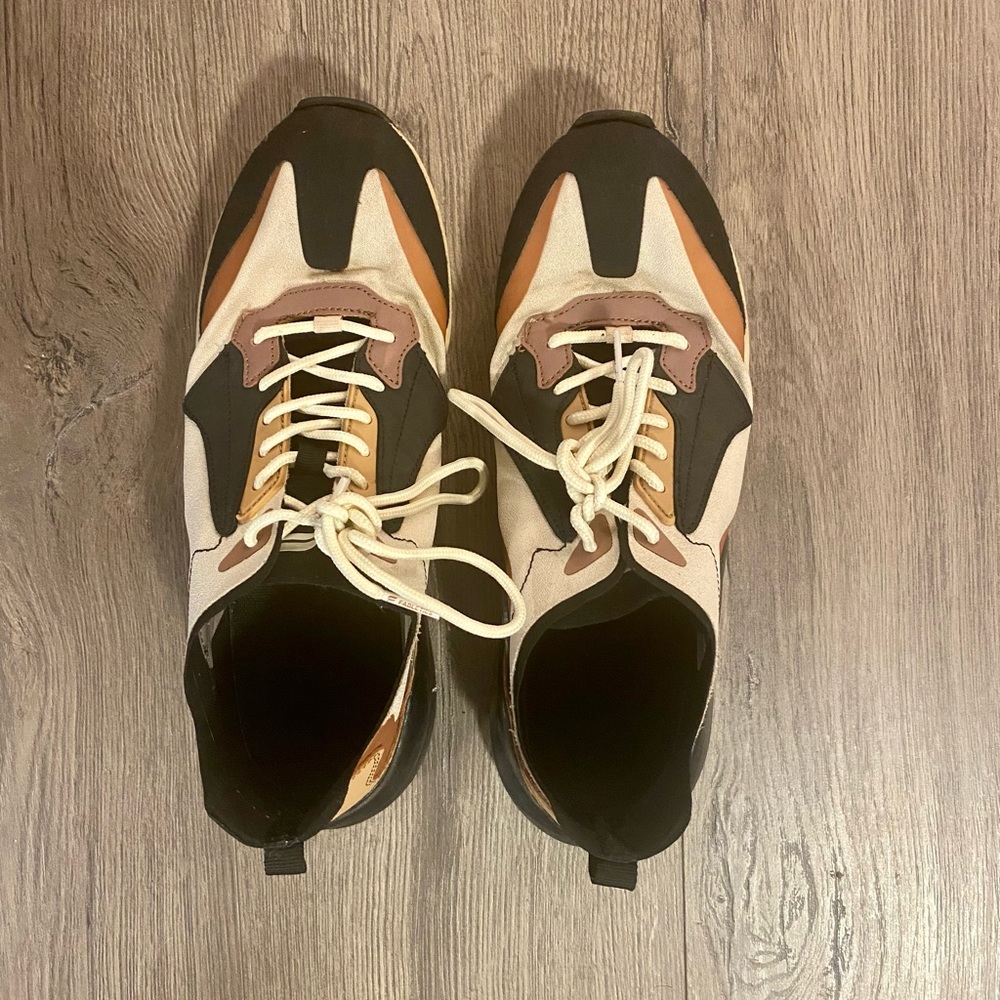 Fabletics Echo Performance Sneaker - Picture 2 of 4